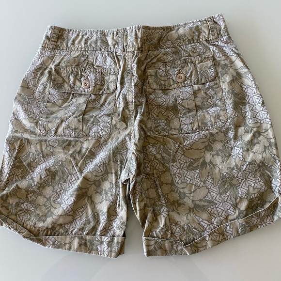 LAST CHANCE Route 66 Original Clothing Co Cotton Floral Print Cuffed Shorts, 7/8 - Picture 5 of 5